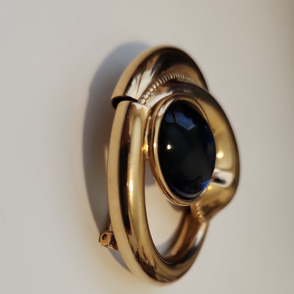 Elegant Gold and Blue Brooch with Timeless Design - Picture 5 of 6